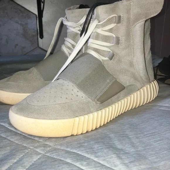 Yeezy 750 Boost size 9